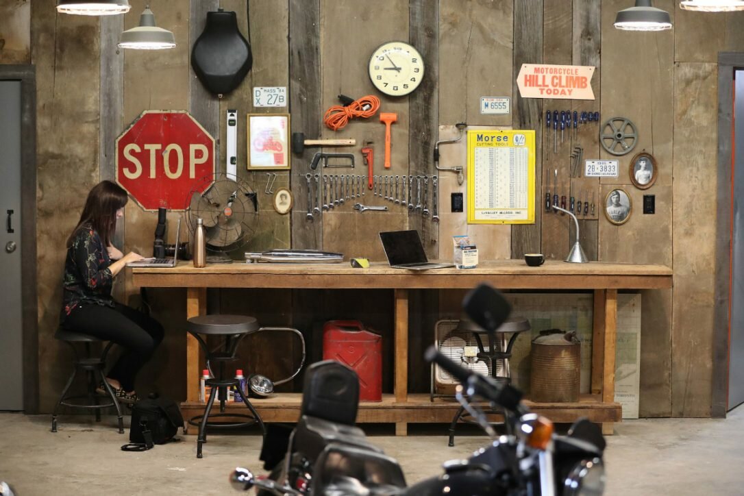 Harley Davidson Vintage Motorcycle Cafe-vitalmag3