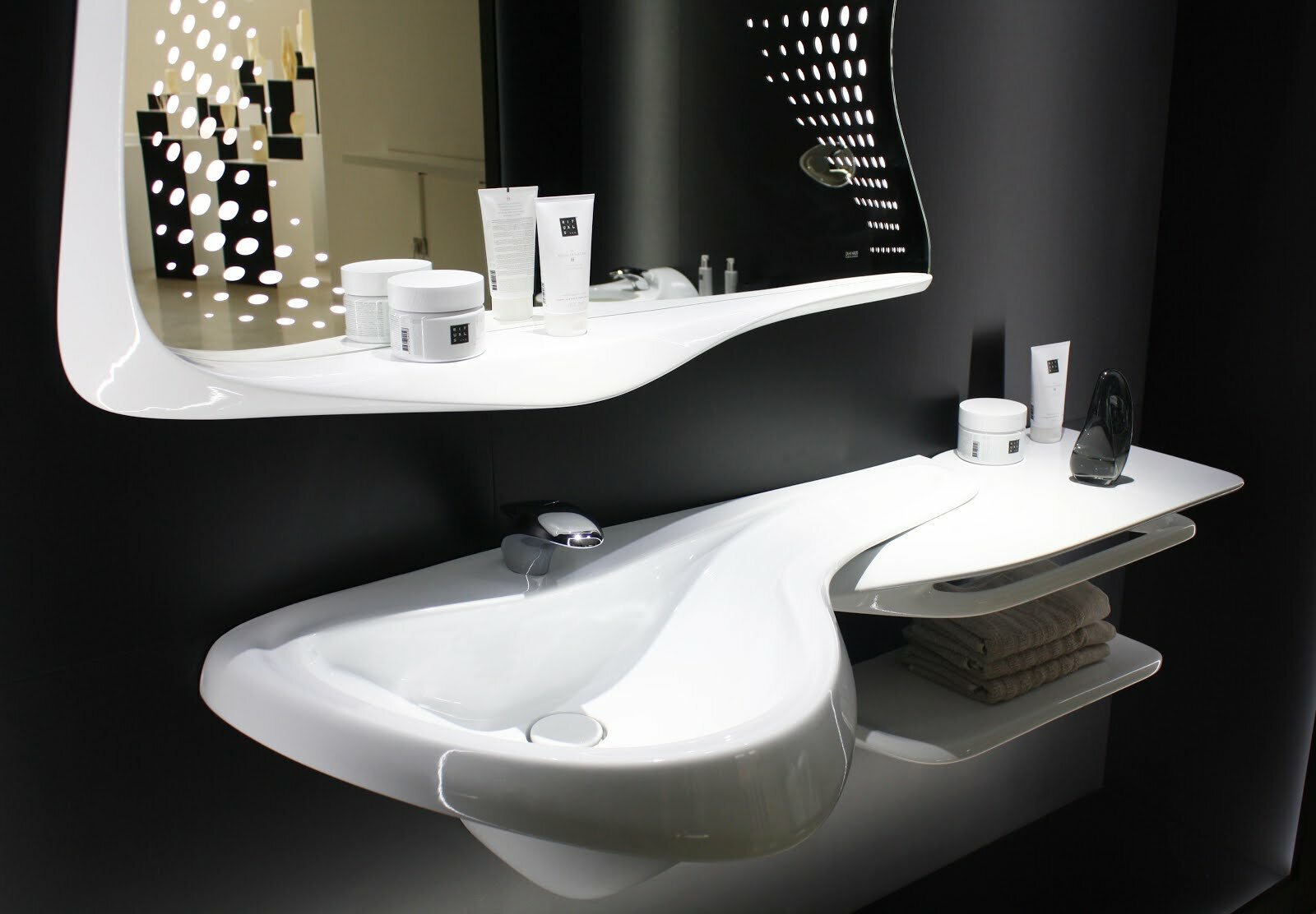 Ultramodern Bathroom Designs-vitalmag6